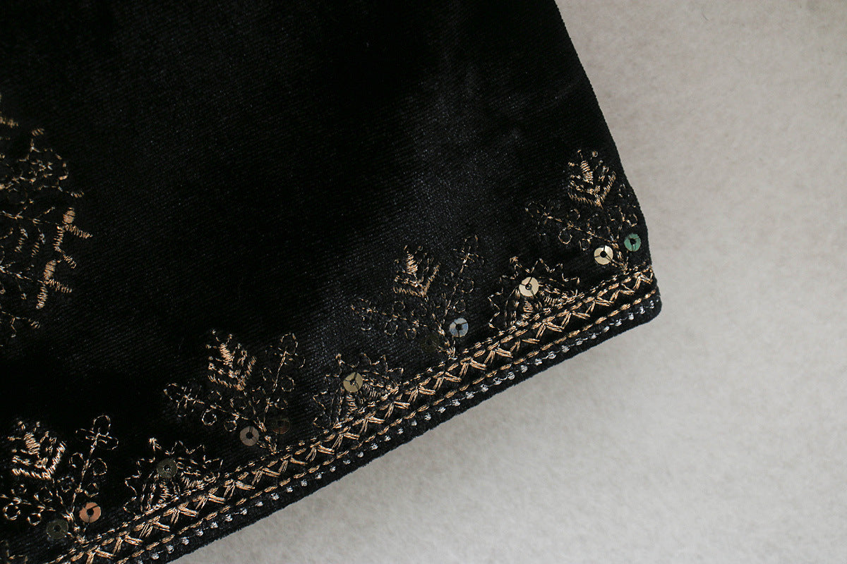 Royal Embroidered Velvet Coat | Tajstylo