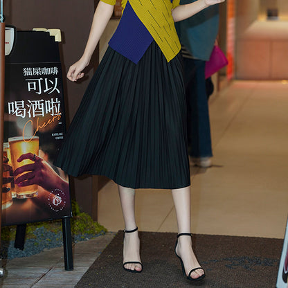 Woman wearing Solid Pleated Skirt in a casual outdoor setting