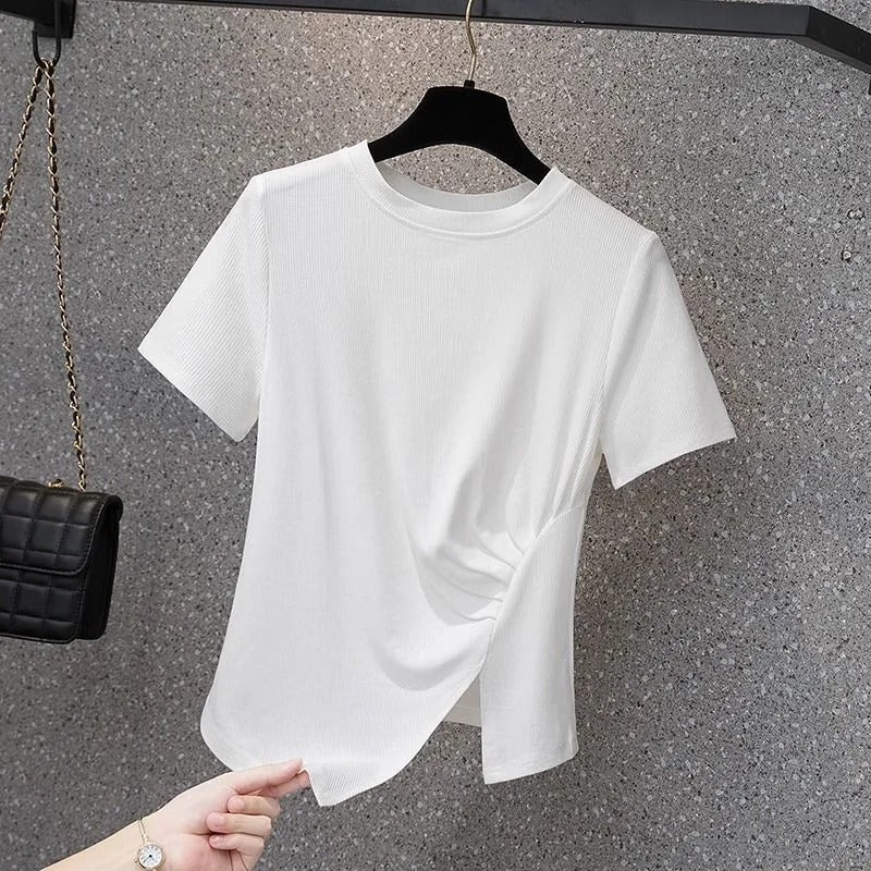 Woman wearing Casual Loose Fit Geometric Pattern T-Shirt in a casual setting