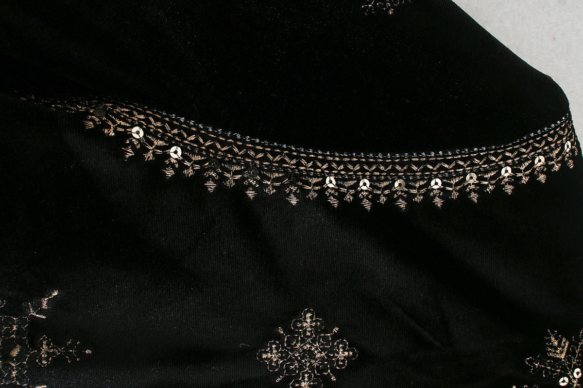 Royal Embroidered Velvet Coat | Tajstylo