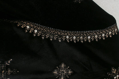 Royal Embroidered Velvet Coat | Tajstylo