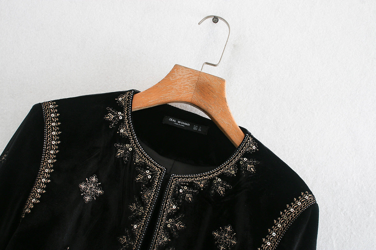 Royal Embroidered Velvet Coat | Tajstylo
