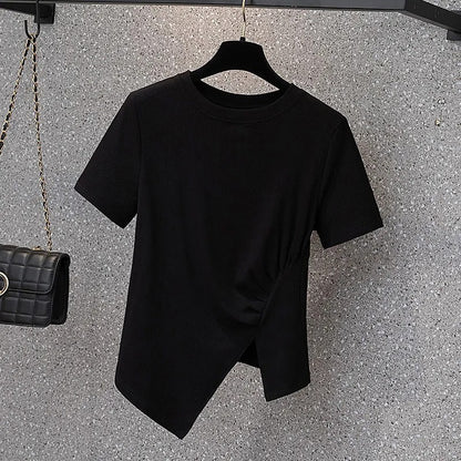 Woman wearing Casual Loose Fit Geometric Pattern T-Shirt in a casual setting