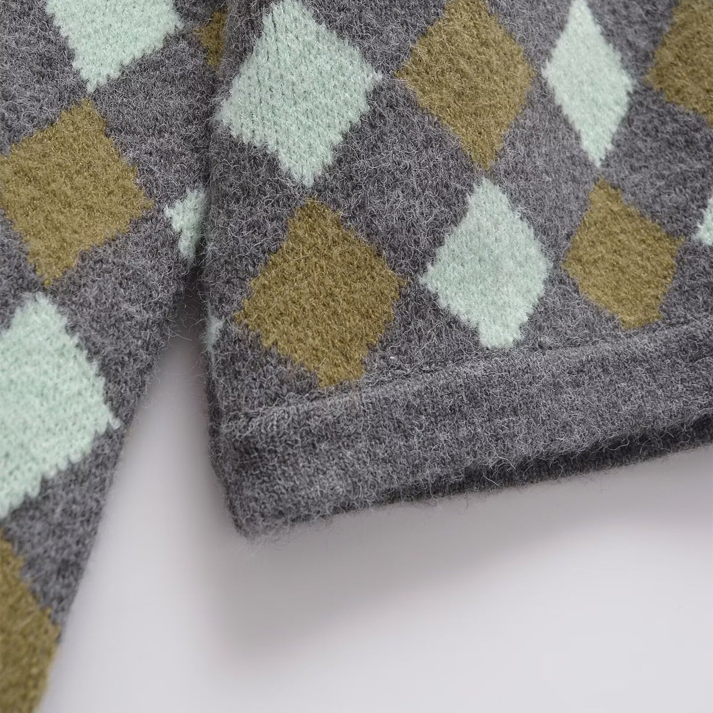 Diamond Jacquard Sweater | Tajstylo