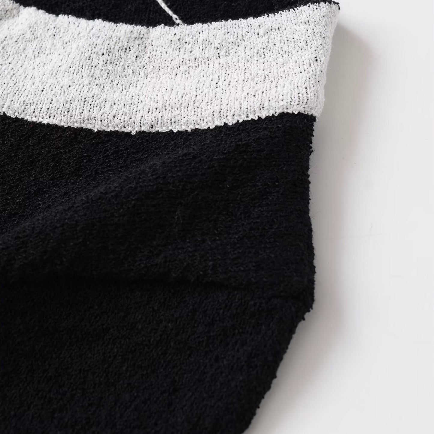 Tailored Contrasting Knitted Sweater | Tajstylo