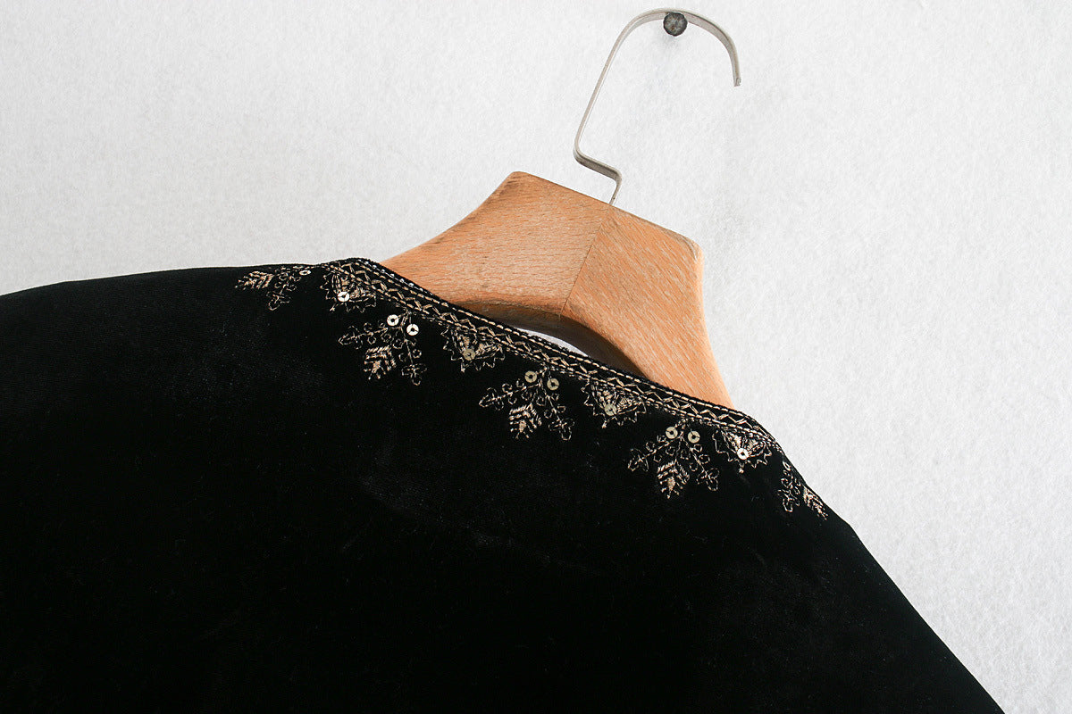 Royal Embroidered Velvet Coat | Tajstylo