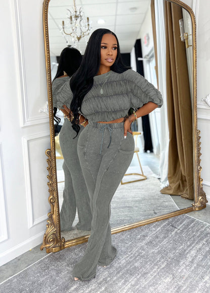Flattering Two Piece Set with Crop Top and Flared Pants | Tajstylo