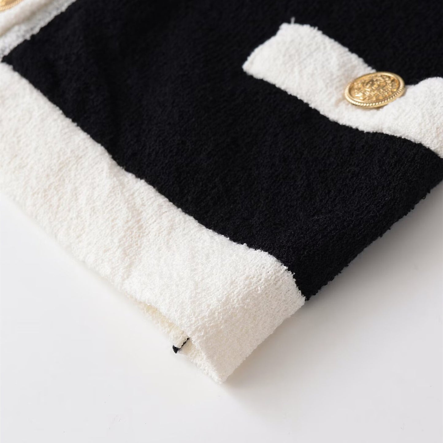 Tailored Contrasting Knitted Sweater | Tajstylo