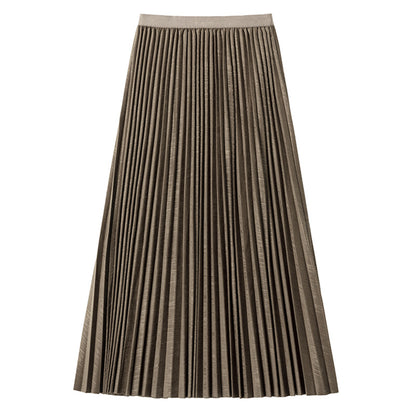 Woman wearing Solid Pleated Skirt in a casual outdoor setting
